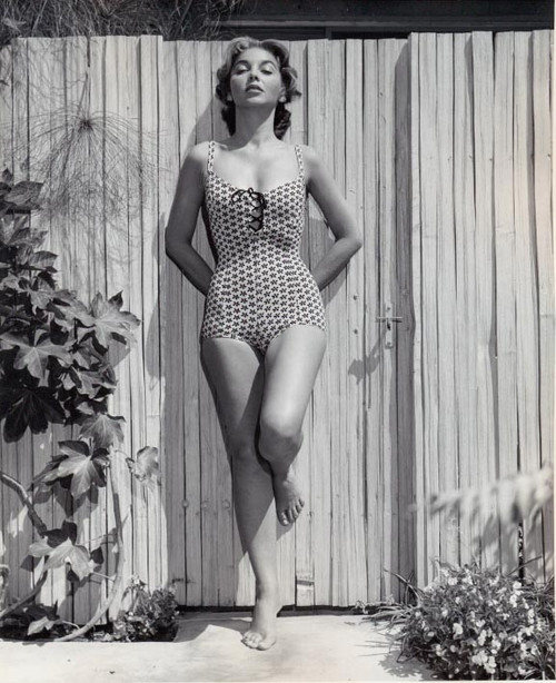 Beverly Garland - Gate Photo Print (8 x 10) - Item # DAP12970