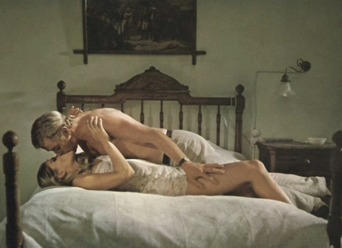 Candice Bergen - kissing man on bed Photo Print (10 x 8) - Item # DAP14152