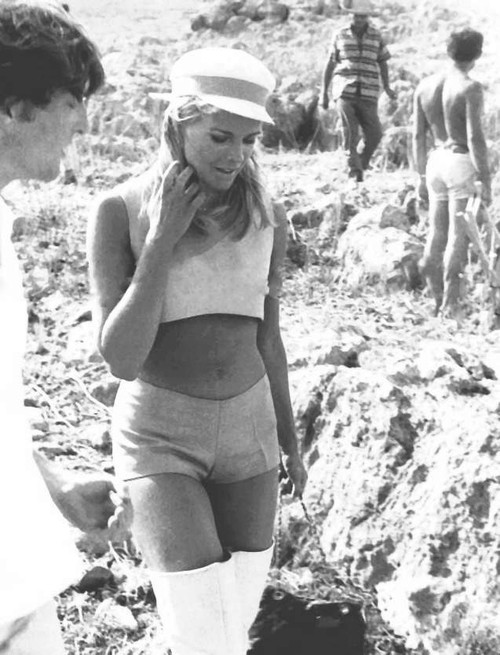 Candice Bergen - thigh high boots Photo Print (8 x 10) - Item # DAP14153