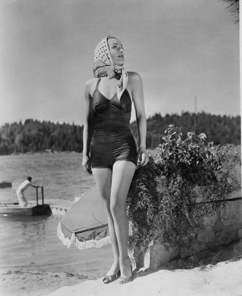 Carole Lombard - posed on beach with scarf on head Photo Print (8 x 10) - Item # DAP14627