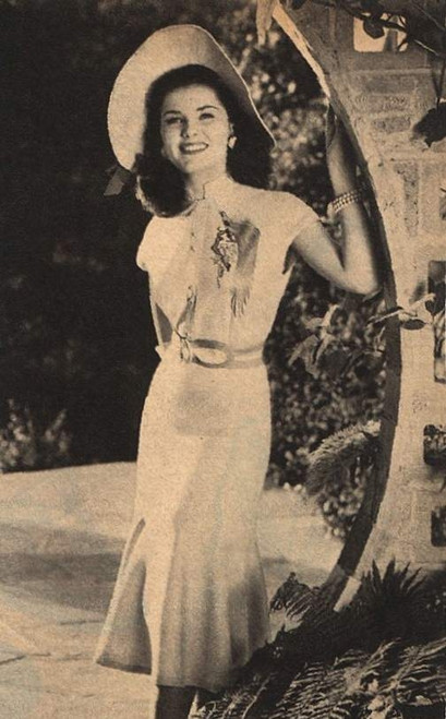 Debra Paget- Leaning on wall  Photo Print (8 x 10) - Item # DAP16610