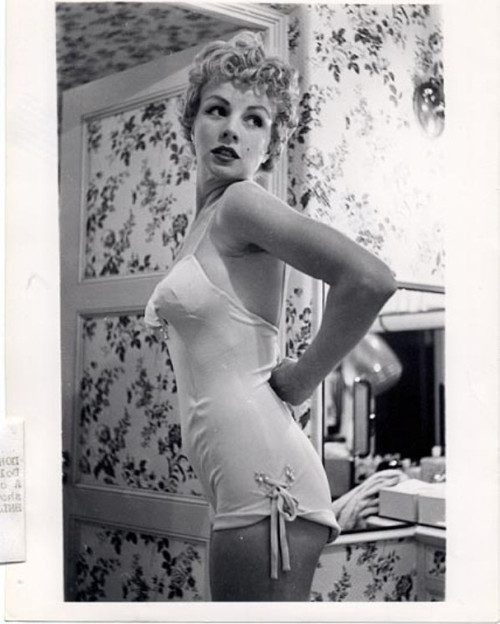 Dolores Donlon - Looking over Shoulder Photo Print (8 x 10) - Item # DAP16929