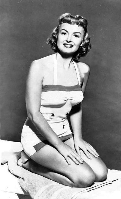 Donna Reed - Kneeling Photo Print (8 x 10) - Item # DAP17037