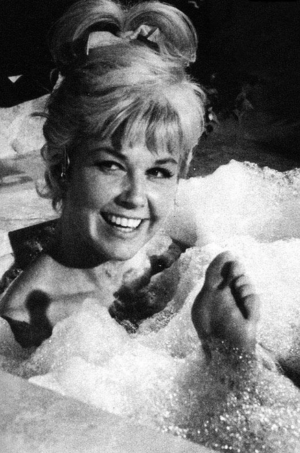 Doris Day - Bath Photo Print (8 x 10) - Item # DAP17138