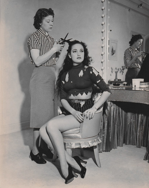 Dorothy Lamour - Haircut Photo Print (8 x 10) - Item # DAP17222
