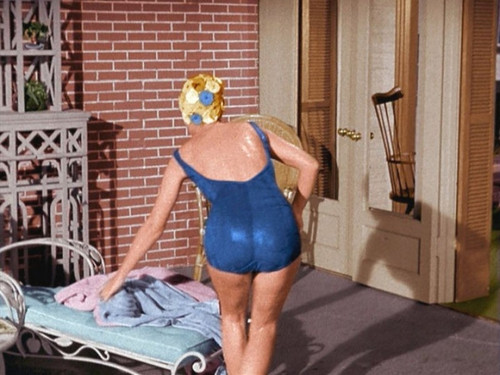Elizabeth Montgomery - Bewitched Scene Four Color Photo Print (10 x 8) - Item # DAP17659