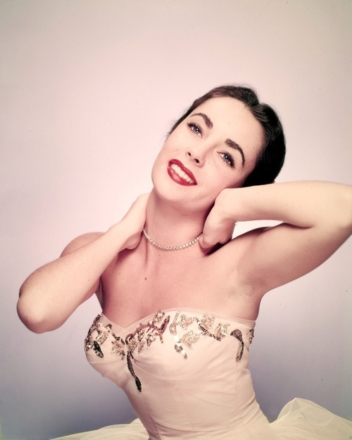 Elizabeth Taylor - Hands on Neck Photo Print (8 x 10) - Item # DAP17805