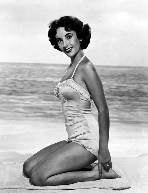 Elizabeth Taylor - Kneeling on Towel Photo Print (8 x 10) - Item # DAP17743