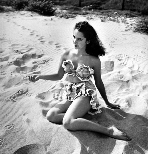 Elizabeth Taylor - Sitting in the Sand Photo Print (8 x 10) - Item # DAP17694