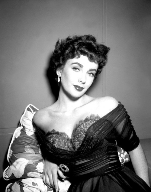 Elizabeth Taylor - Wearing Black/ Leaning on Pillow Photo Print (8 x 10) - Item # DAP17767