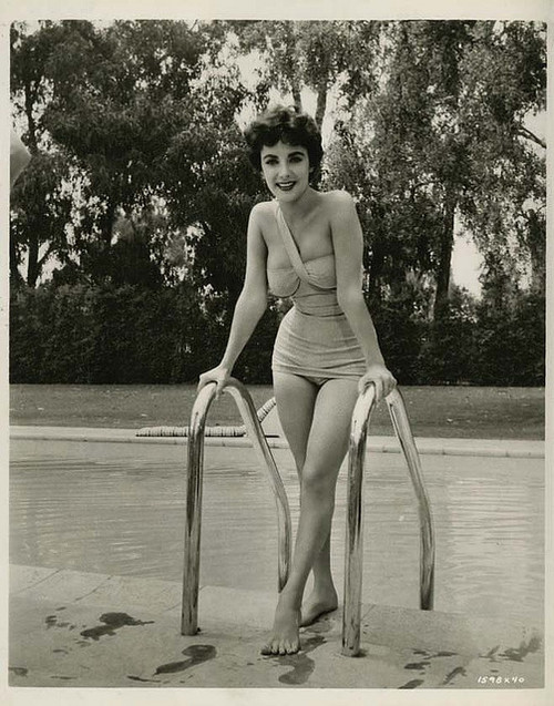 Elizabreth Taylor - Coming Out of Pool Photo Print (8 x 10) - Item # DAP17690