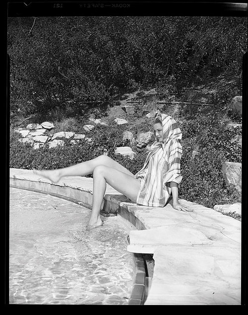 Grace Kelly - Dipping a Foot in the Pool Photo Print (8 x 10) - Item # DAP18319
