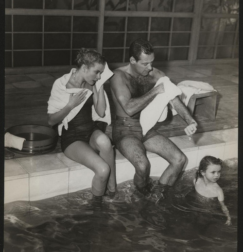 Grace Kelly - Drying off inTowel Photo Print (8 x 10) - Item # DAP18351