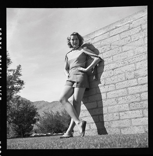 Grace Kelly - Leaning on Brick Wall Photo Print (8 x 10) - Item # DAP18322