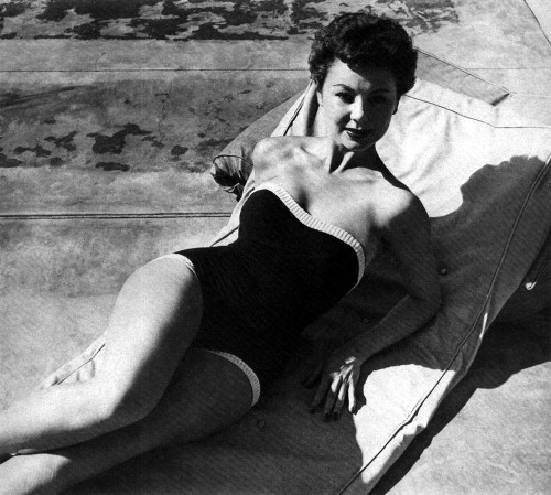 Mitzi Gaynor - Laying Poolside Photo Print (10 x 8) - Item # DAP19032