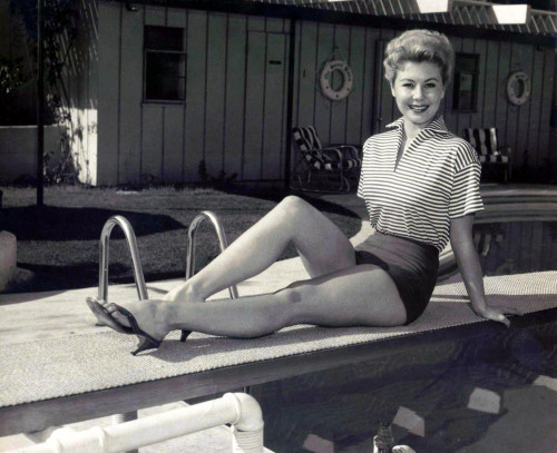Mitzi Gaynor - Legs Out Poolside Photo Print (10 x 8) - Item # DAP19098
