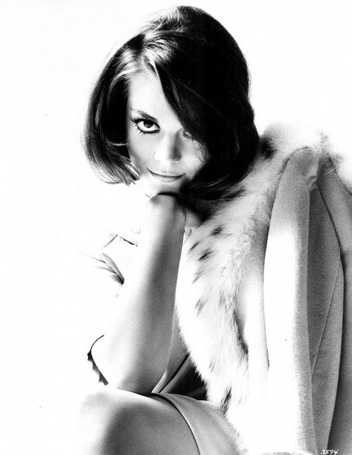 Natalie Wood - Fur Scarf Photo Print (8 x 10) - Item # DAP19955