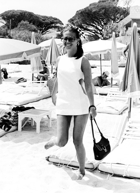 Natalie Wood - On Beach with Purse Photo Print (8 x 10) - Item # DAP110106