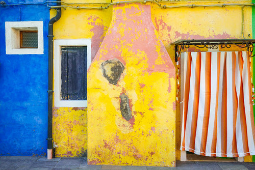 Italy, Burano Weathered house exterior Credit as: Jim Nilsen / Jaynes Gallery Poster Print by Jaynes Gallery (24 x 18) # EU16BJY0434