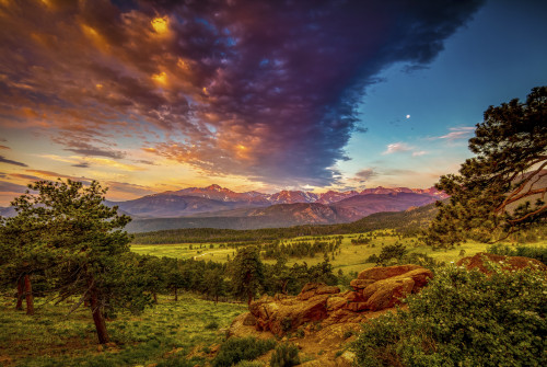USA, Colorado, Rocky Mountain National Park. Mountain and valley landscape at sunset. Poster Print by Jaynes Gallery - Item # VARPDDUS06BJY1408