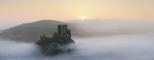 Ruins of Corfe Castle at Dawn, Dorset, England Poster Print by Jeremy Walker (29 x 11)