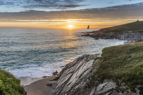 A spectacular intense sunset over the coast of Towan Head in Newquay in Cornwall. Poster Print by Loop Images Ltd. (17 x 11)