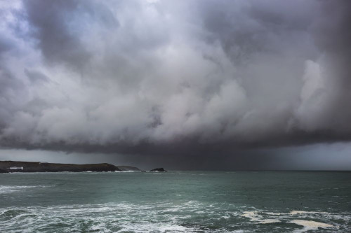 Dramatic sky over Fistral Bay in Newquay in Cornwall. Poster Print by Loop Images Ltd. (20 x 13)