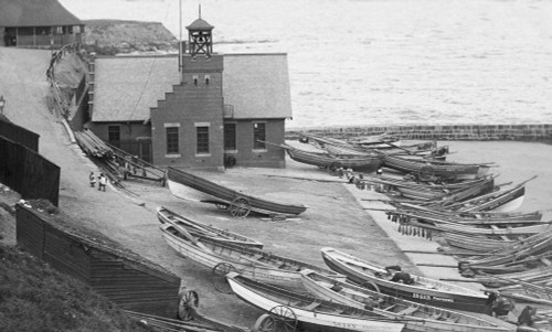 Negative circa 1900, Victorian era. Cullercoats Bay with coble fishing boats; Cullercoats, Tyne and Wear, England Poster Print by John Short (20 x 12)