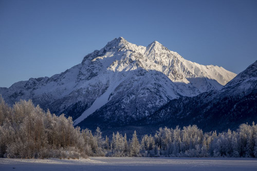 Rugged snowy peaks of the Chugach Mountains, Alaska, USA; Palmer, Alaska, United States of America Poster Print by Alex Rearick (18 x 12)