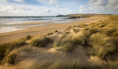 Constantine Bay on the North Cornwall coast. Poster Print by Loop Images Ltd. (20 x 11)