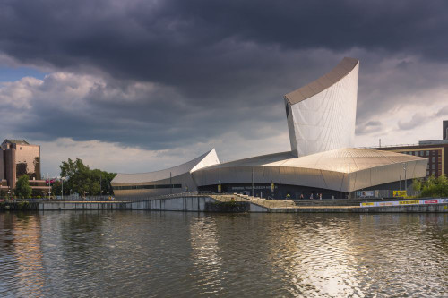 The Imperial War Museum North seen from the footbridge across the basin. Poster Print by Loop Images Ltd. (18 x 12)