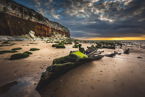 The wreck of the Sheraton on Hunstanton beach. Poster Print by Loop Images Ltd. (18 x 12)