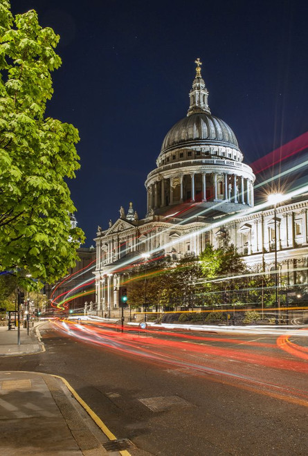 St Pauls Cathedral floodlit at night. Poster Print by Loop Images Ltd. (12 x 18)