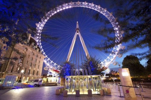 The London Eye illuminated at night. Poster Print by Loop Images Ltd. (18 x 12)