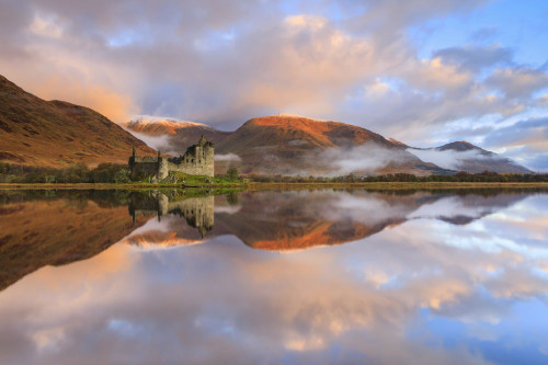 Kilchurn Castle on Loch Awe captured at sunrise. Poster Print by Loop Images Ltd. (20 x 13)