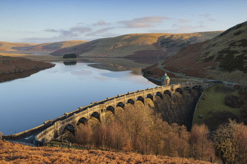 Craig Goch Dam and reservoir in the Elan Valley in Wales. Poster Print by Loop Images Ltd. (20 x 13)