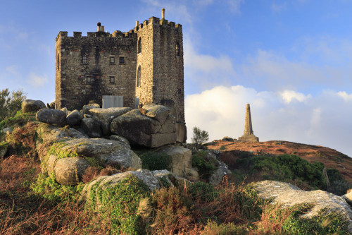 The castle and monument on Carn Brea. Poster Print by Loop Images Ltd. (19 x 13)