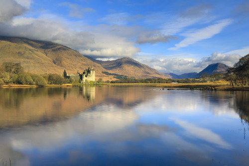 Kilchurn Castle reflected in Loch Awe. Poster Print by Loop Images Ltd. (19 x 13)