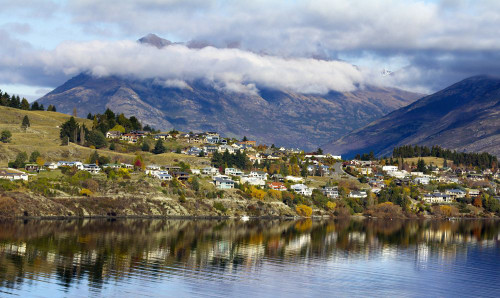 View of beautiful Queenstown in New Zealand. Poster Print by Loop Images Ltd. (19 x 11)