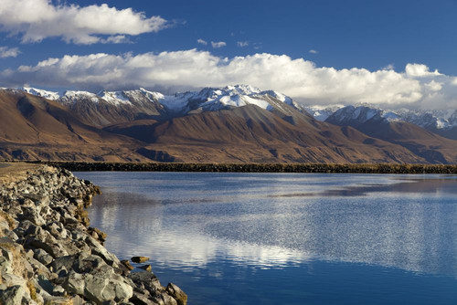 Lake Pukaki which is a beauty spot in the South Island of New Zealand. Poster Print by Loop Images Ltd. (18 x 12)