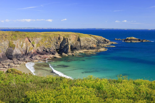 Caerfai Bay. Poster Print by Loop Images Ltd. (18 x 12)