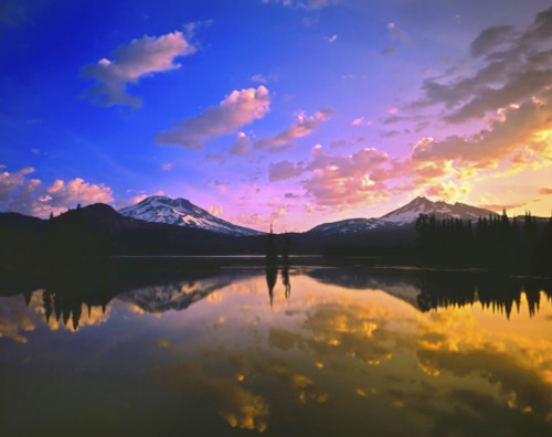Sunrise over Sparks Lake and a view of South Sister and Broken Top in Three Sisters Wilderness, Oregon Cascade Mountains in the Pacific Northwest; Oregon, United States of America Poster Print by Craig Tuttle (17 x 13)