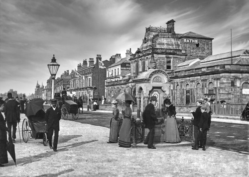 Southport main street with water fountain Poster Print by John Short (19 x 13)