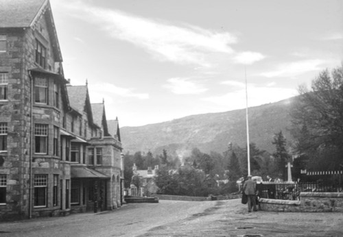 Fife Arms Hotel circa 1900 Poster Print by John Short (17 x 12)