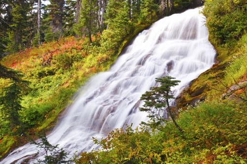 Autumn colours add beauty to Umbrella Falls in Mount Hood National Forest, Oregon, USA; Oregon, United States of America Poster Print by Craig Tuttle (17 x 11)