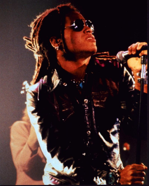 Lenny Kravitz On Stage In Sunglasses Photo Print (8 x 10) Lenny Kravitz On Stage In Sunglasses Photo Print (8 x 10)