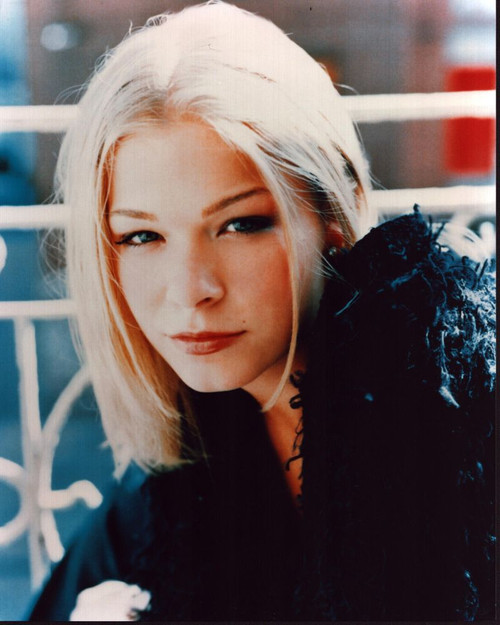 Leann Rimes In Black Fuzzy Sweater Photo Print (8 x 10)