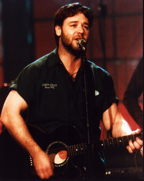 Russell Crowe Singing And Playing Guitar Photo Print