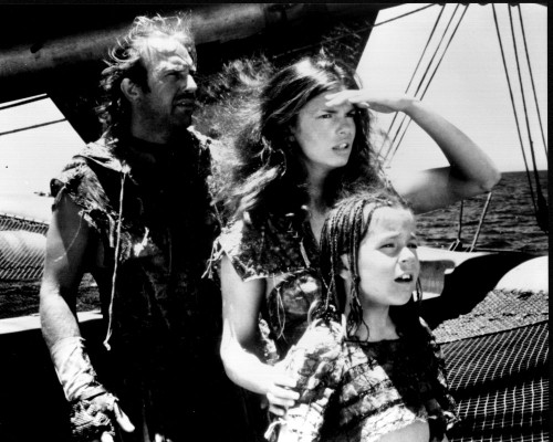 Kevin Costner, Jeanne Tripplehorn, And Tina Majorino In Waterworld Photo Print (8 x 10)