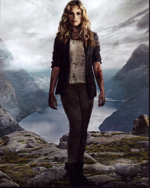 Eliza Taylor On Edge Of Cliff In The 100 Photo Print (8 x 10)